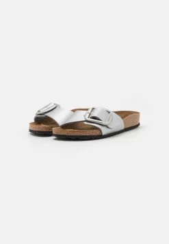 Birkenstock Madrid Big Buckle - Mules - Metallic Silver -La Mode Soldes e2fb355297e341fba44031161a7e9c98